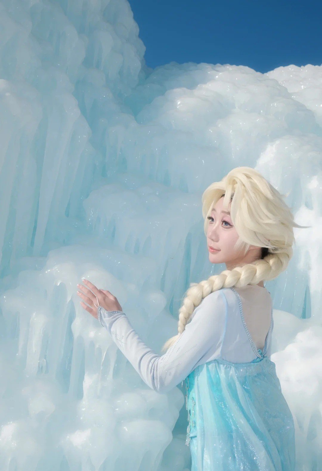 elsa cosplay (1)
