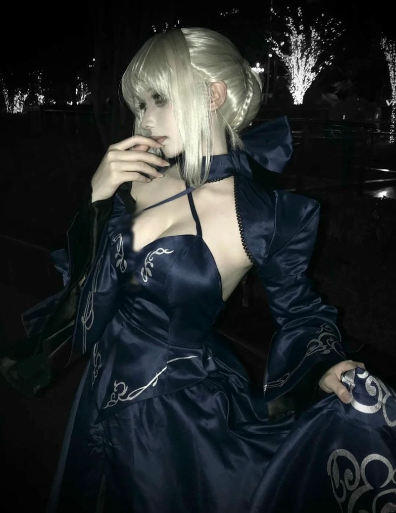 saber cosplay (1)