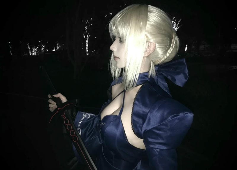 saber cosplay (2)