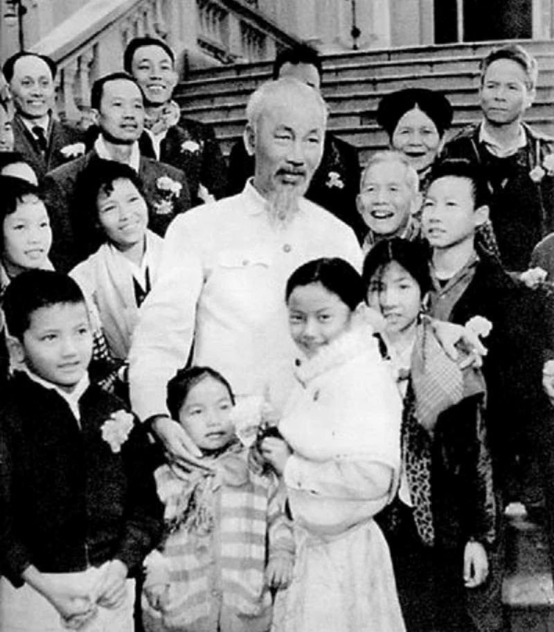 ảnh bác hồ đen trắng (12)