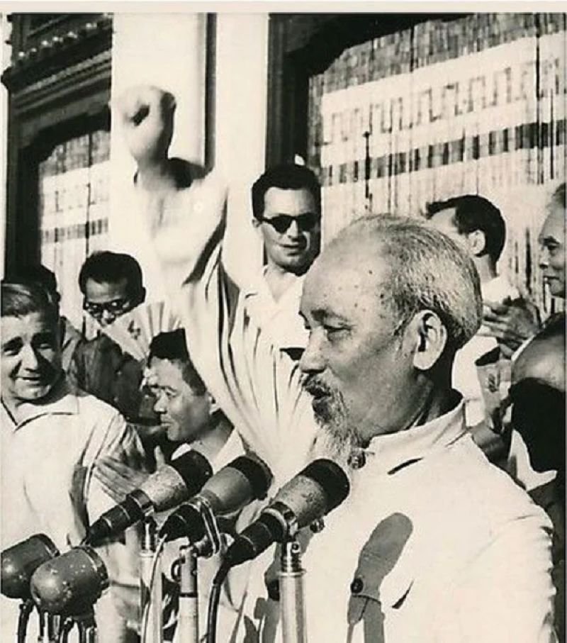 ảnh bác hồ đen trắng (13)