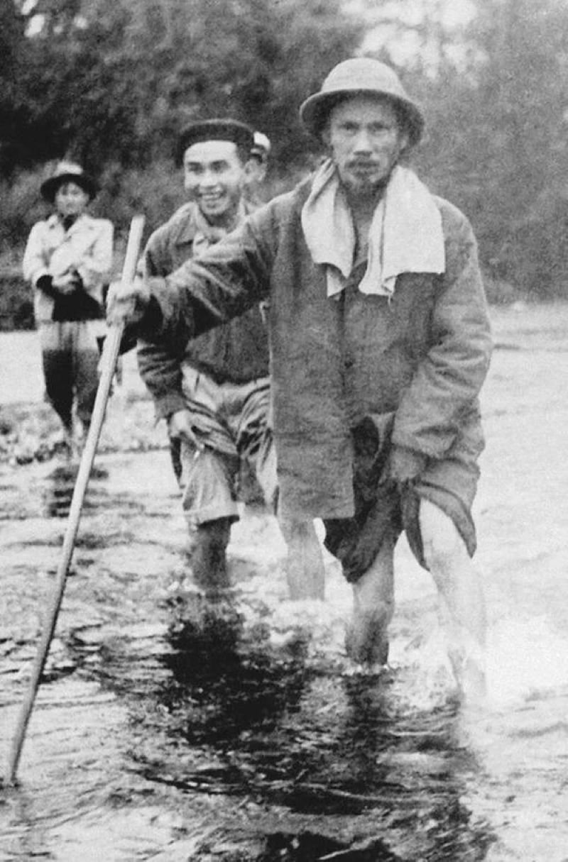 ảnh bác hồ đen trắng (15)