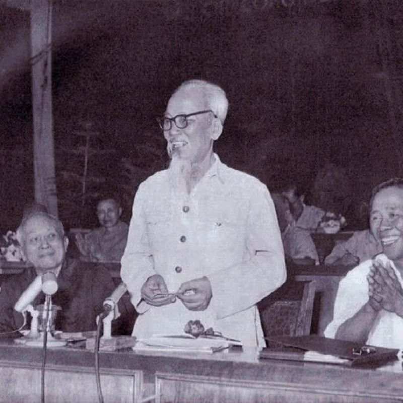 ảnh bác hồ đen trắng (17)