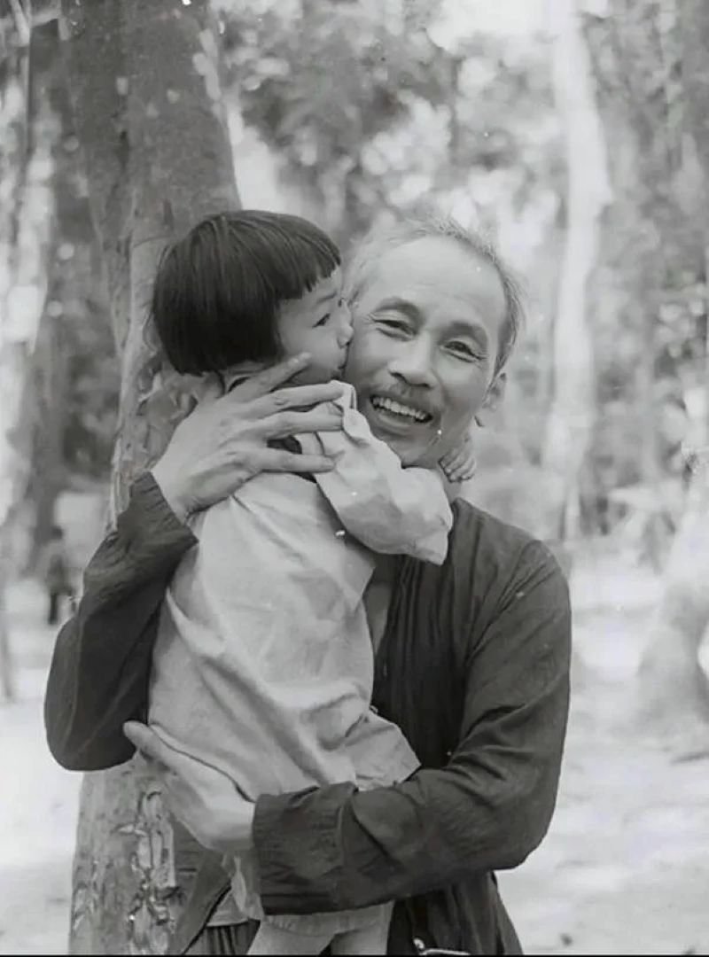 ảnh bác hồ đen trắng (23)