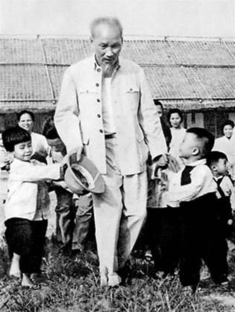 ảnh bác hồ đen trắng (27)