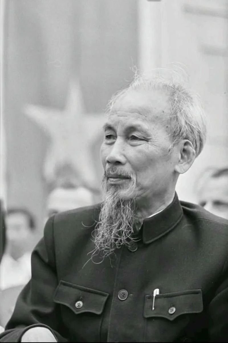 ảnh bác hồ đen trắng (4)