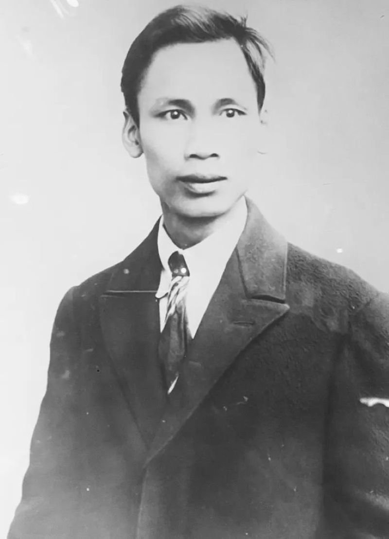 ảnh bác hồ trắng đen