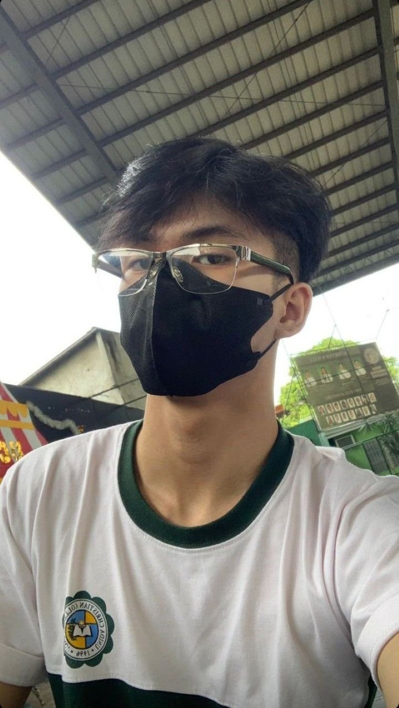 ảnh con trai đeo khẩu trang đen (1)
