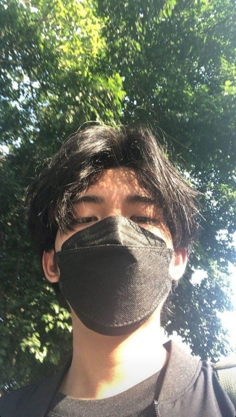 ảnh con trai đeo khẩu trang đen (10)