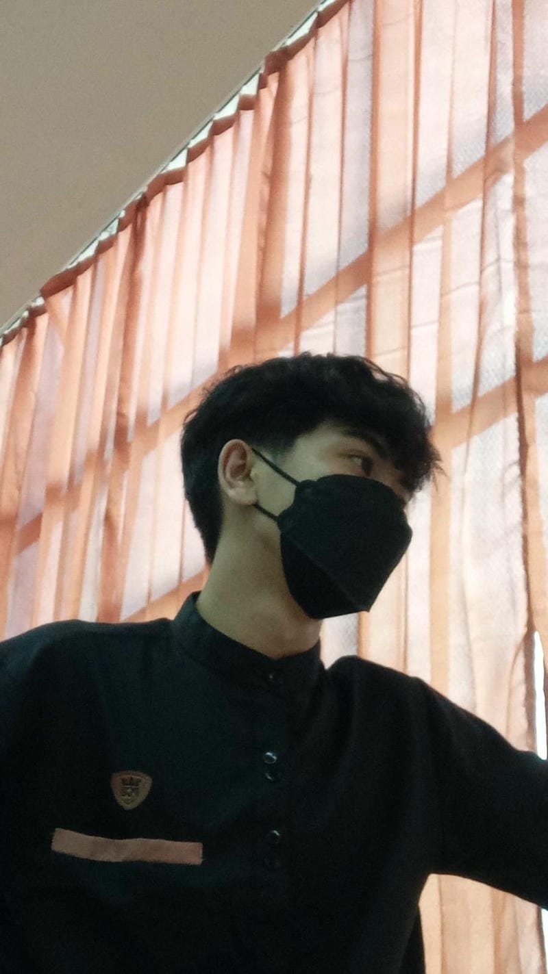 ảnh con trai đeo khẩu trang đen (13)