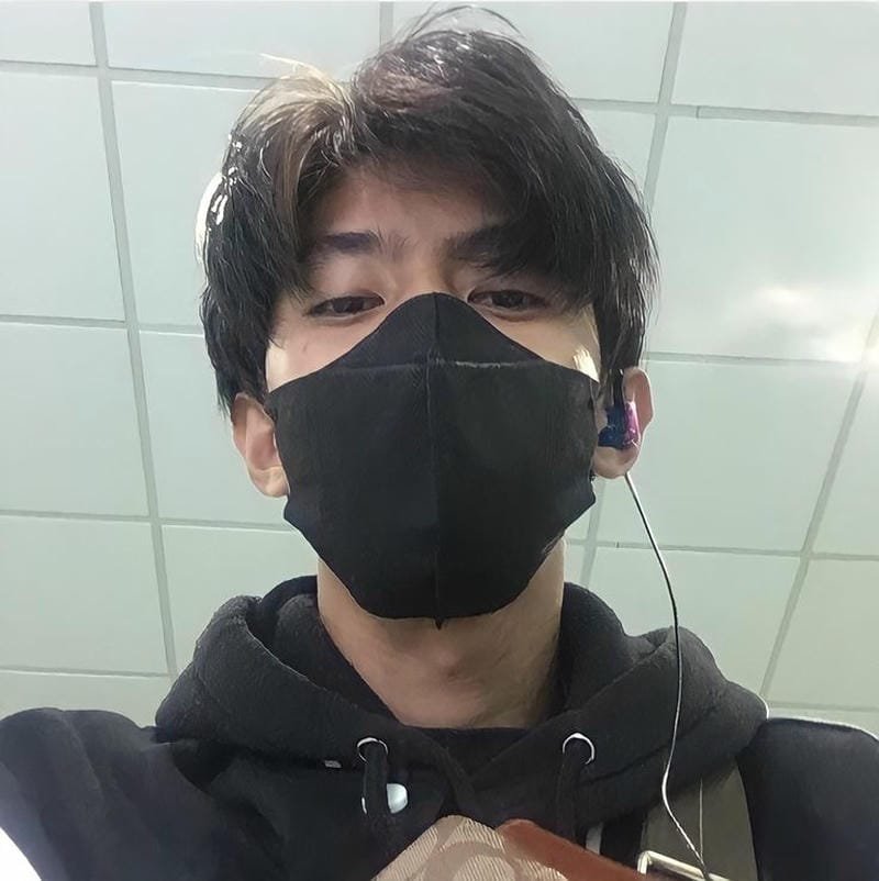 ảnh con trai đeo khẩu trang đen (16)