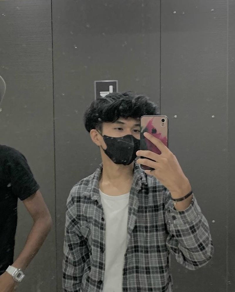 ảnh con trai đeo khẩu trang đen (2)