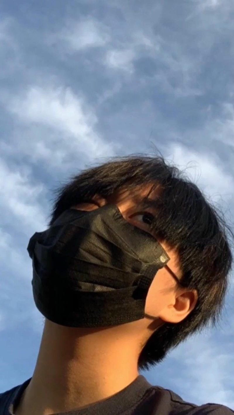 ảnh con trai đeo khẩu trang đen (25)