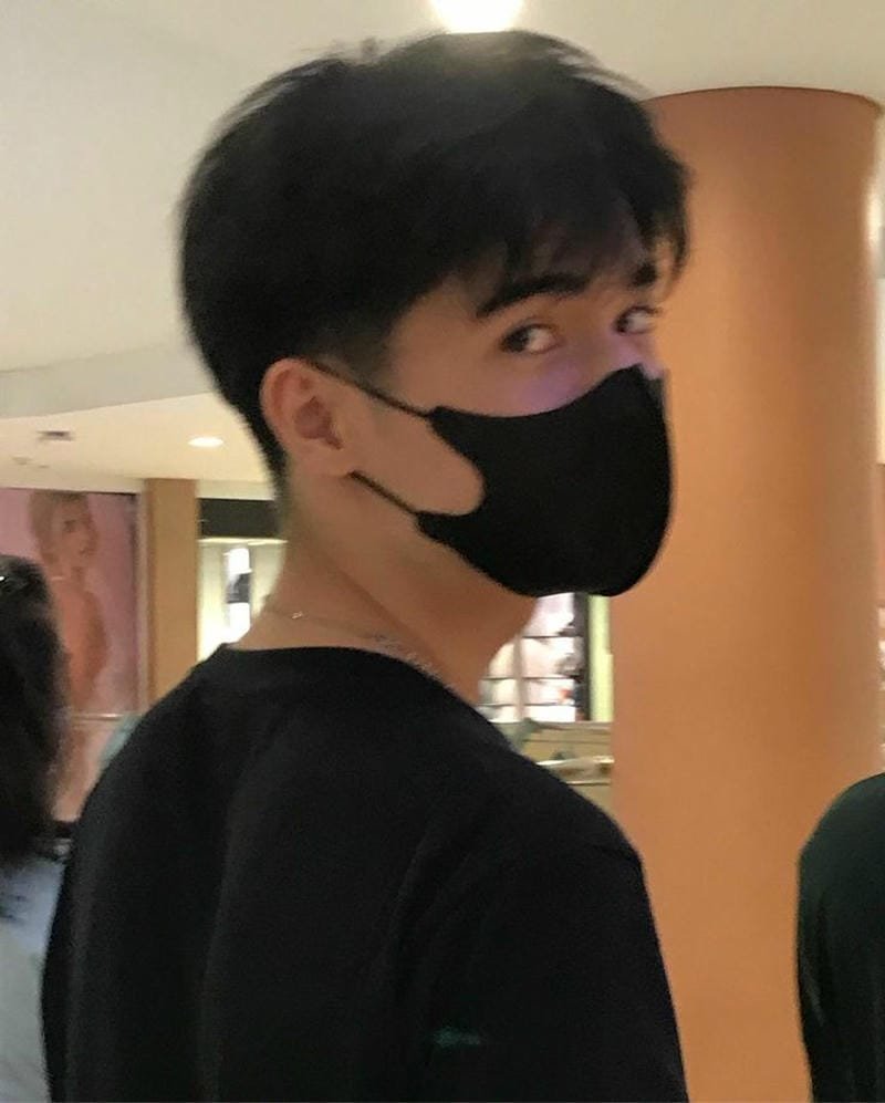 ảnh con trai đeo khẩu trang đen (26)