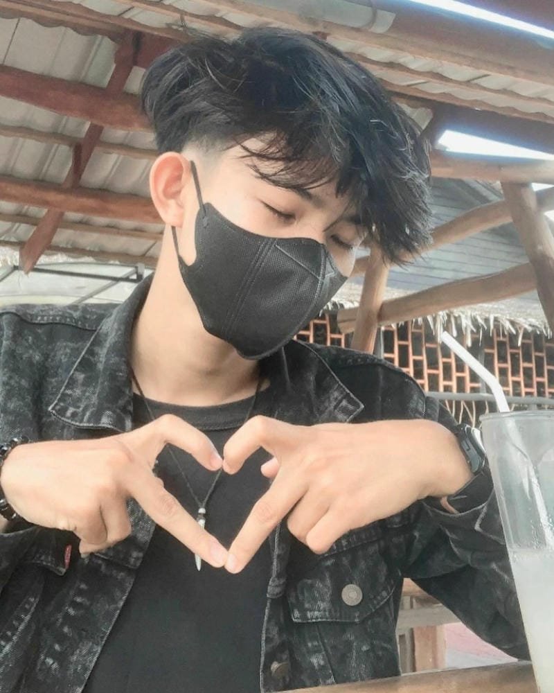 ảnh con trai đeo khẩu trang đen (28)