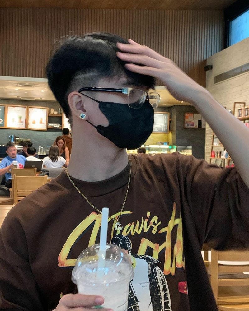 ảnh con trai đeo khẩu trang đen (6)