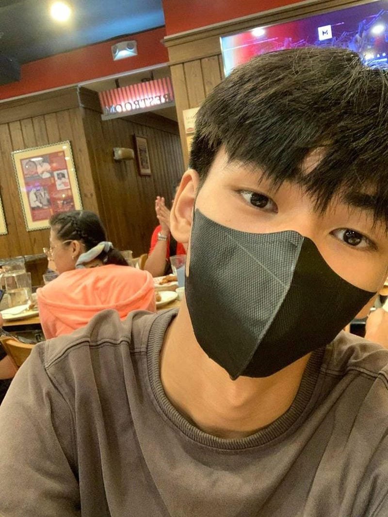 ảnh con trai đeo khẩu trang đen (8)