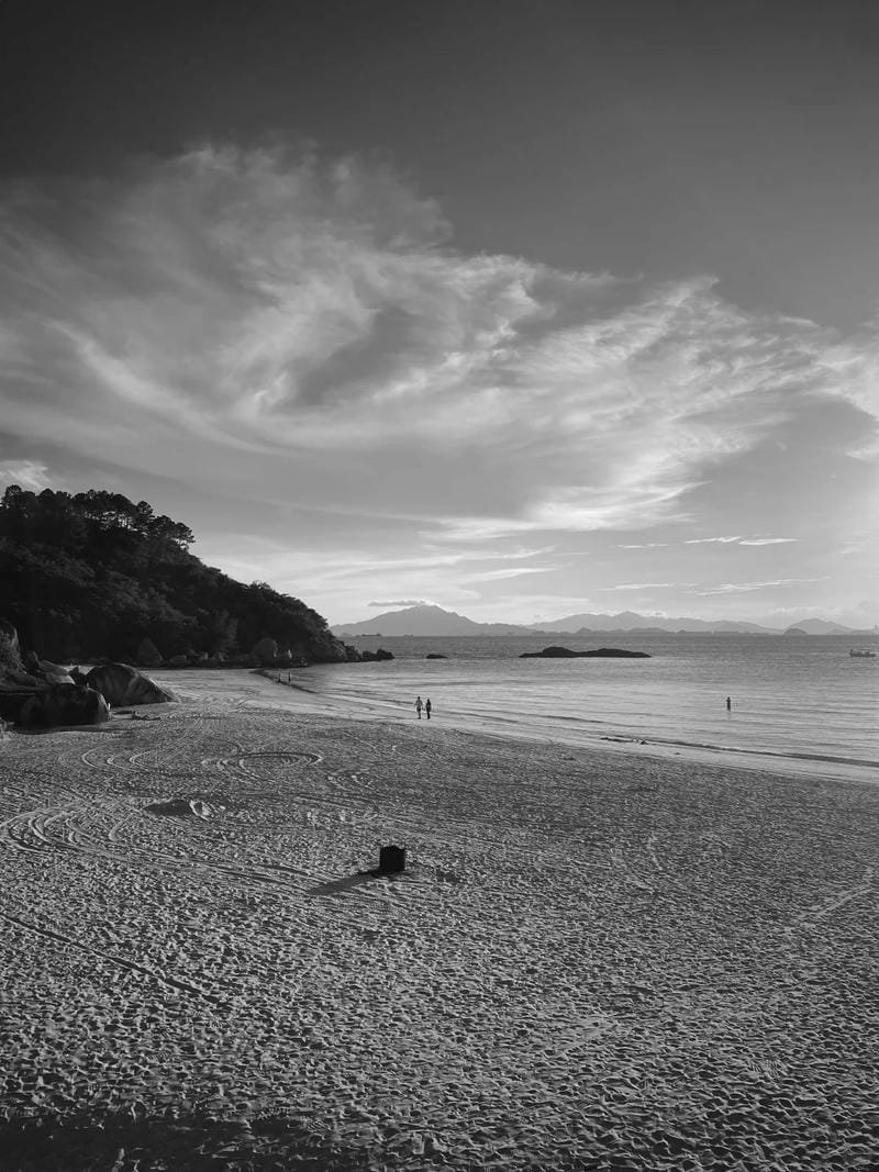 ảnh biển đen trắng (28)