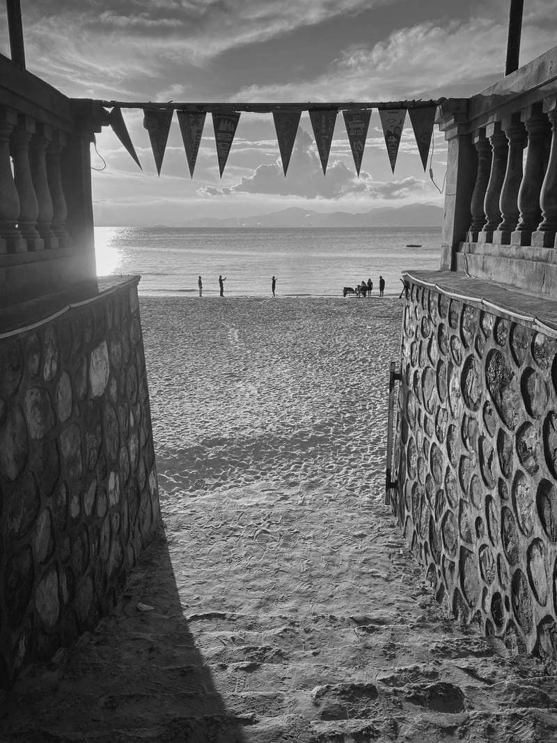 ảnh biển đen trắng (31)