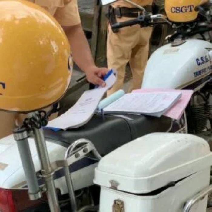 ảnh công an bắt xe (10) ảnh công an bắt xe (10)