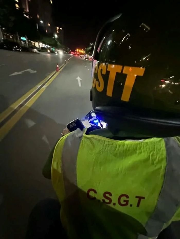 ảnh công an bắt xe (13) ảnh công an bắt xe (13)