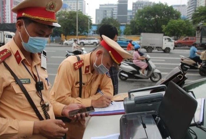 ảnh công an bắt xe (25) ảnh công an bắt xe (25)