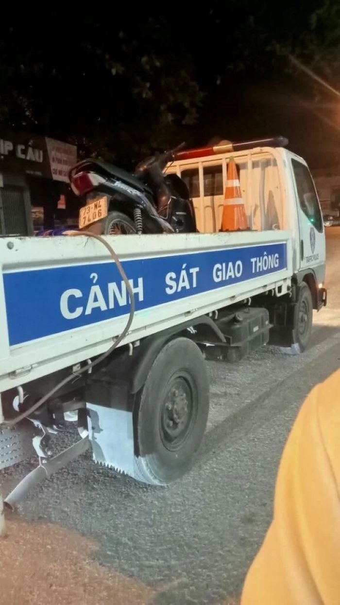 ảnh công an bắt xe (4) ảnh công an bắt xe (4)