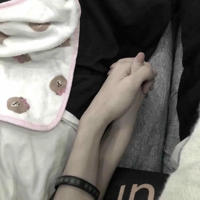 ảnh nắm tay người yêu (1) ảnh nắm tay người yêu (1)