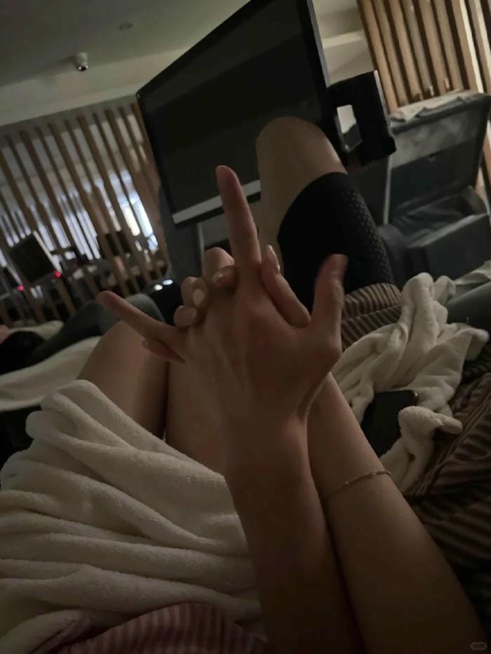 ảnh nắm tay người yêu (34) ảnh nắm tay người yêu (34)