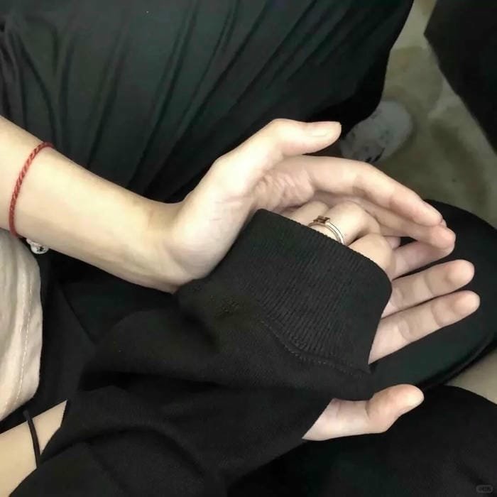 ảnh nắm tay người yêu (6) ảnh nắm tay người yêu (6)