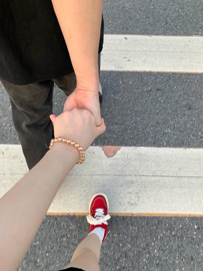 ảnh nắm tay nhau thật (1)