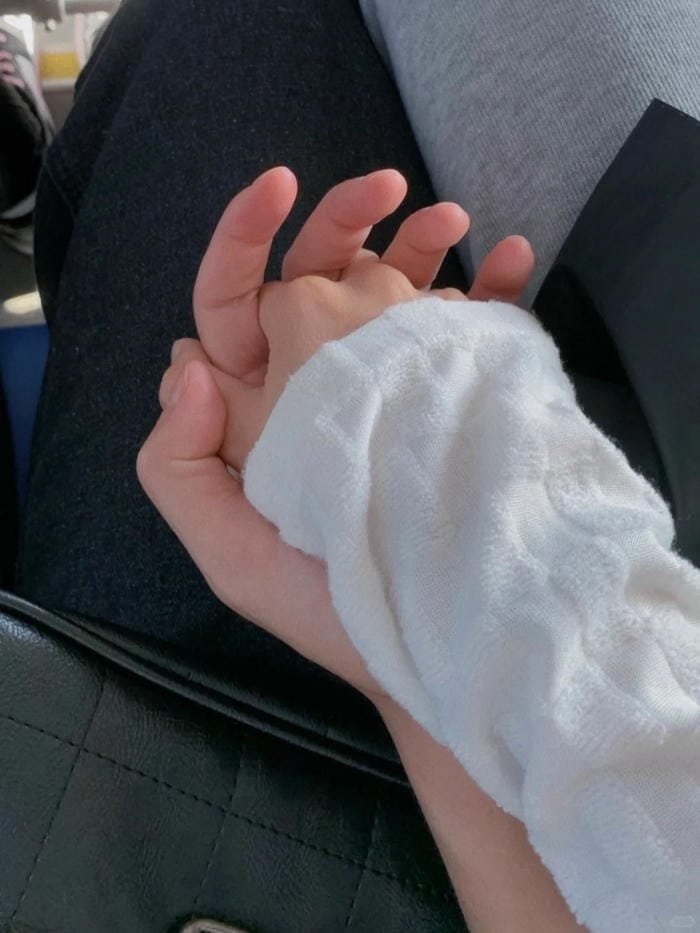 ảnh nắm tay nhau thật (12)