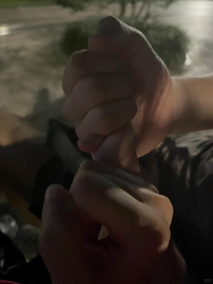 ảnh nắm tay nhau thật (20)