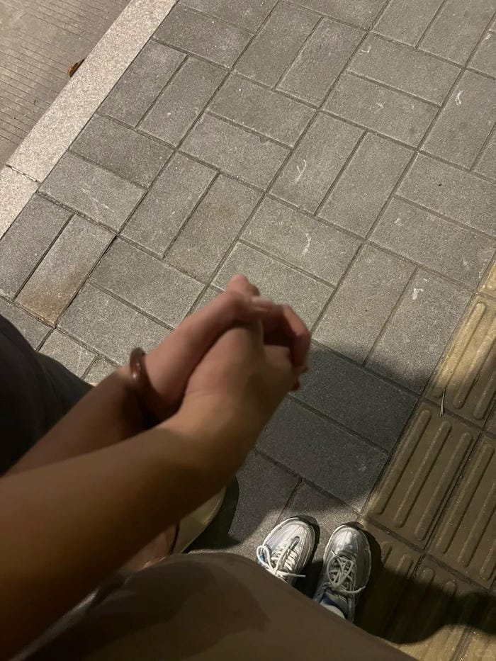 ảnh nắm tay nhau thật (21)