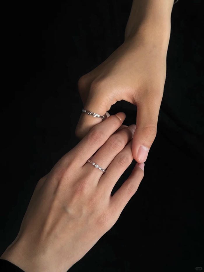 ảnh nắm tay nhau thật (28)