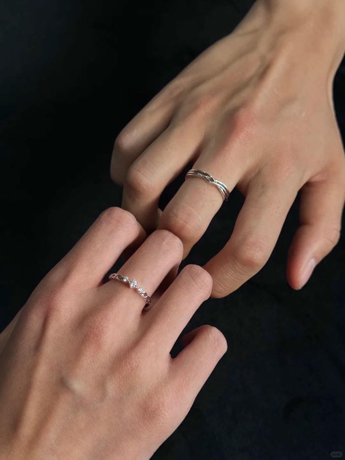 ảnh nắm tay nhau thật (29)