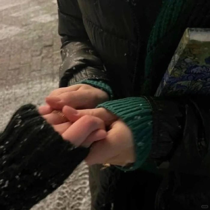 ảnh nắm tay nhau thật (32)