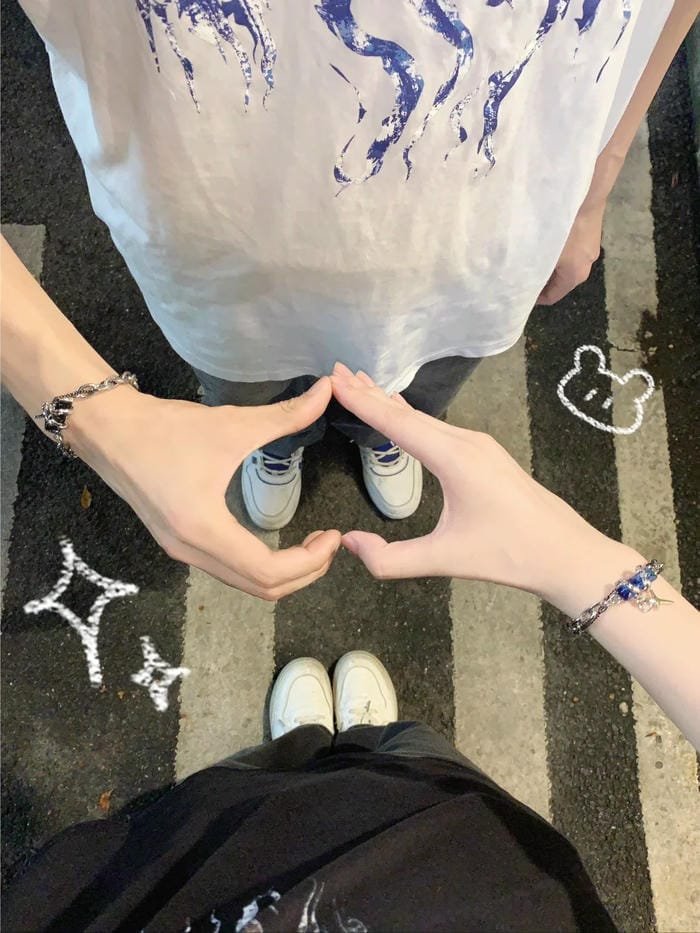 ảnh nắm tay nhau thật (39)