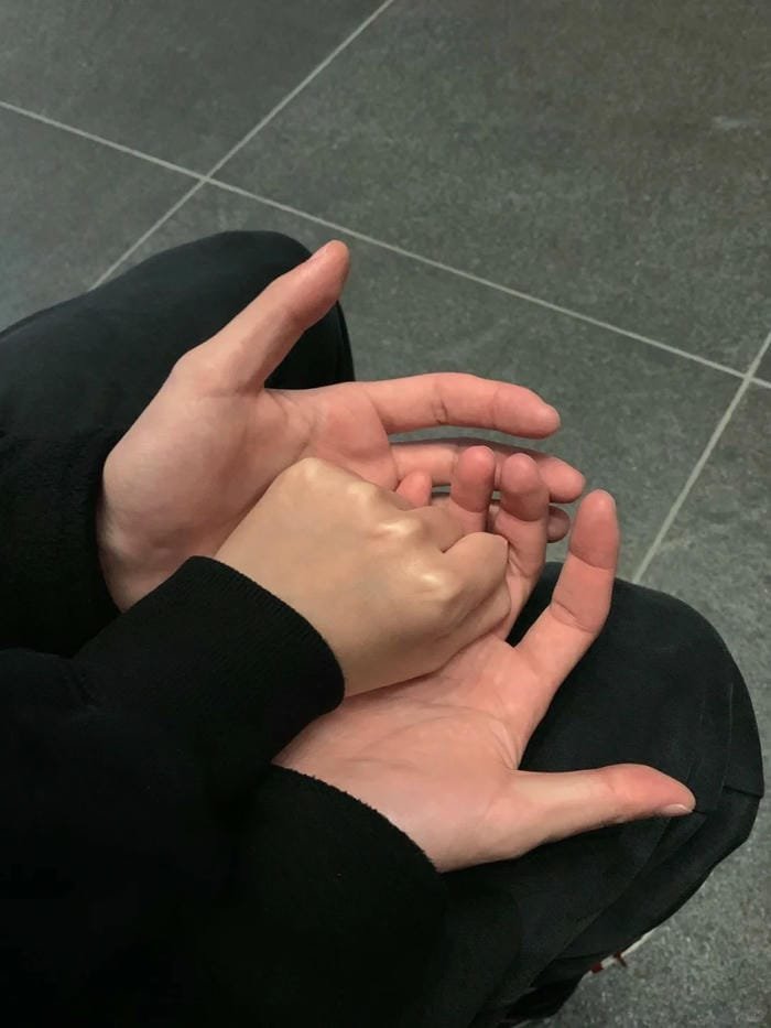 ảnh nắm tay nhau thật (8)