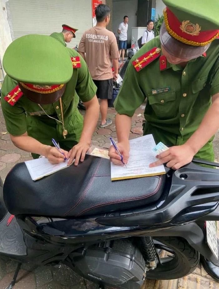 hình ảnh công an bắt xe hình ảnh công an bắt xe