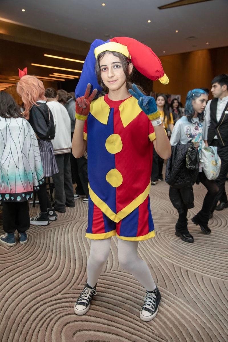 pomni cosplay (1) pomni cosplay (1)