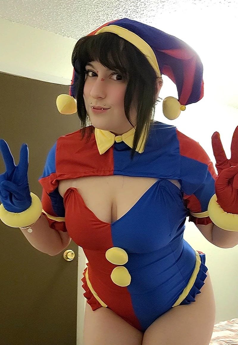 pomni cosplay (2) pomni cosplay (2)