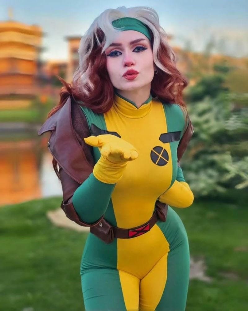 rogue cosplay (1) rogue cosplay (1)