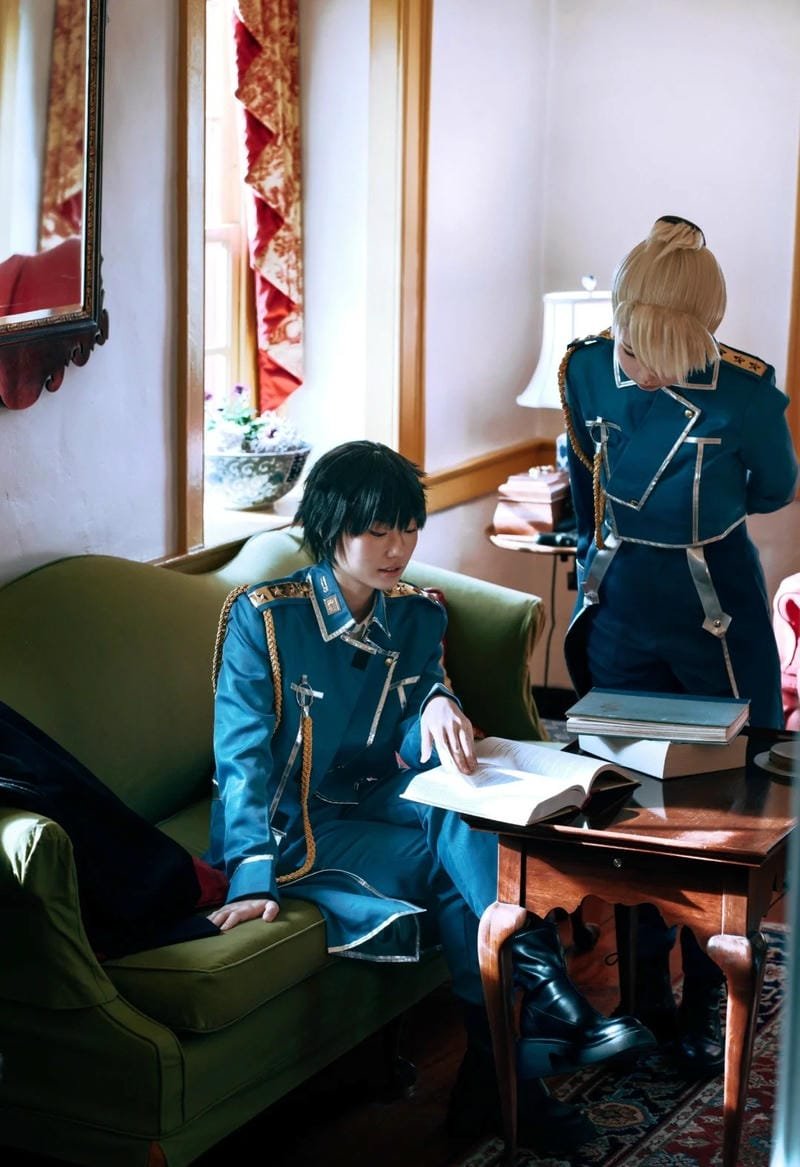 roy mustang cosplay (25)(1) roy mustang cosplay (25)(1)