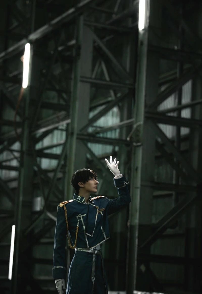 roy mustang cosplay (31) roy mustang cosplay (31)