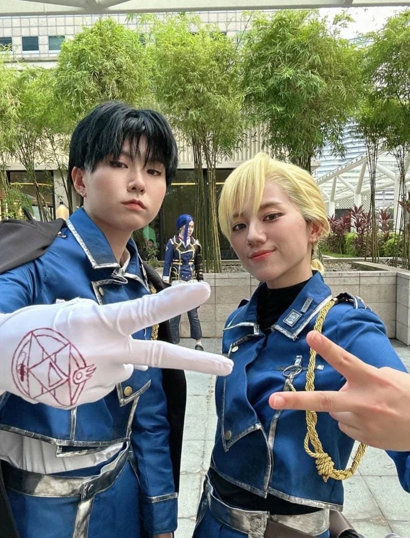 roy mustang cosplay (5) roy mustang cosplay (5)